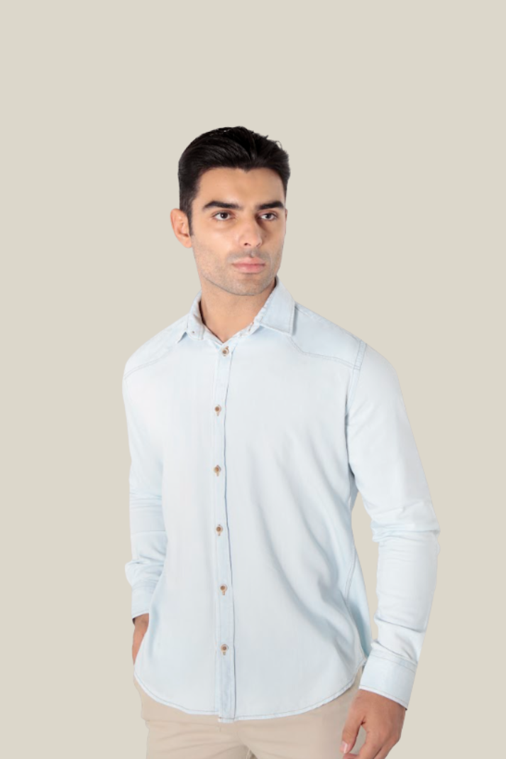 Camisa jeans manga longa slim fit delavê